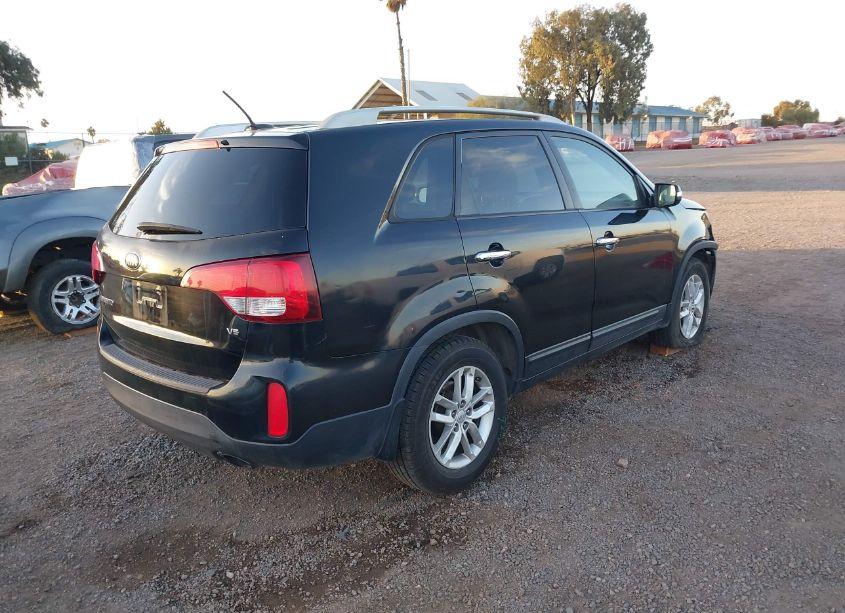 Photo 4 of 2015 Kia Sorento LX V6 (VIN 5XYKT4A78FG609729)