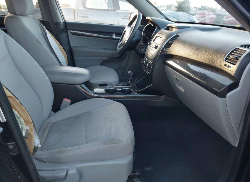 Photo 5 of 2015 Kia Sorento LX V6 (VIN 5XYKT4A78FG609729)