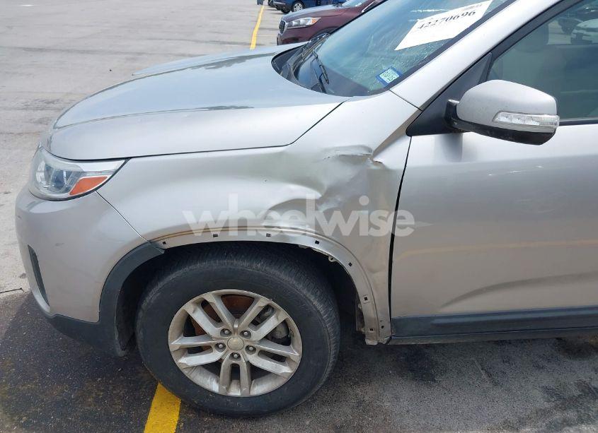 Photo 12 of 2014 Kia Sorento LX V6 (VIN 5XYKT4A7XEG460996)