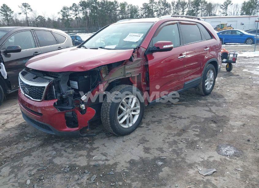 Photo 2 of 2014 Kia Sorento LX V6 (VIN 5XYKT4A7XEG482738)