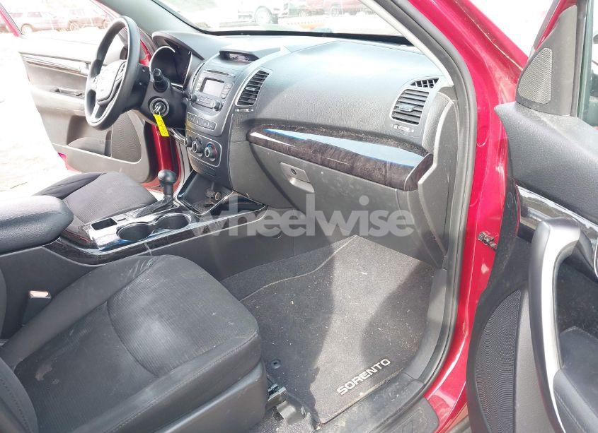 Photo 5 of 2014 Kia Sorento LX V6 (VIN 5XYKT4A7XEG482738)