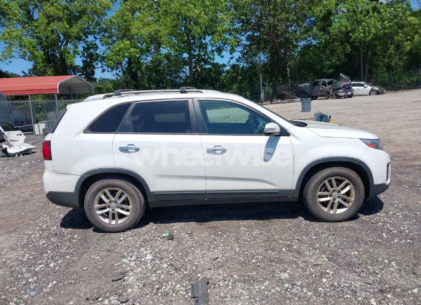 Photo 13 of 2015 Kia Sorento LX V6 (VIN 5XYKT4A7XFG577172)