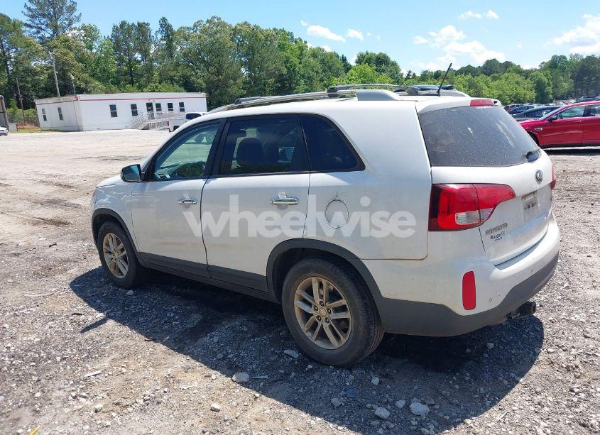 Photo 3 of 2015 Kia Sorento LX V6 (VIN 5XYKT4A7XFG577172)