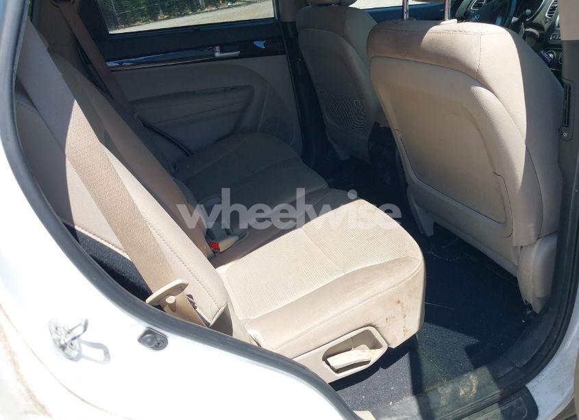 Photo 8 of 2015 Kia Sorento LX V6 (VIN 5XYKT4A7XFG577172)