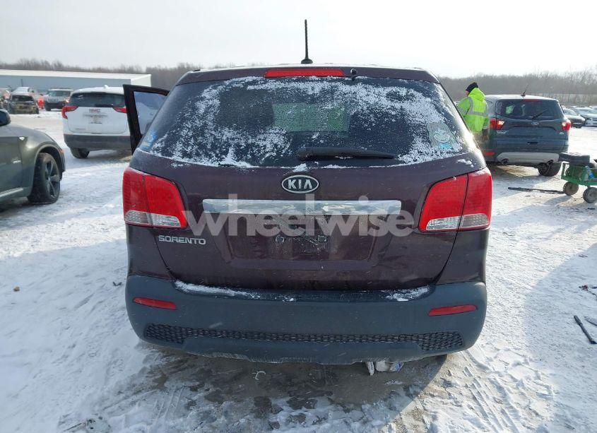 Photo 16 of 2011 Kia Sorento LX (VIN 5XYKTCA10BG081250)