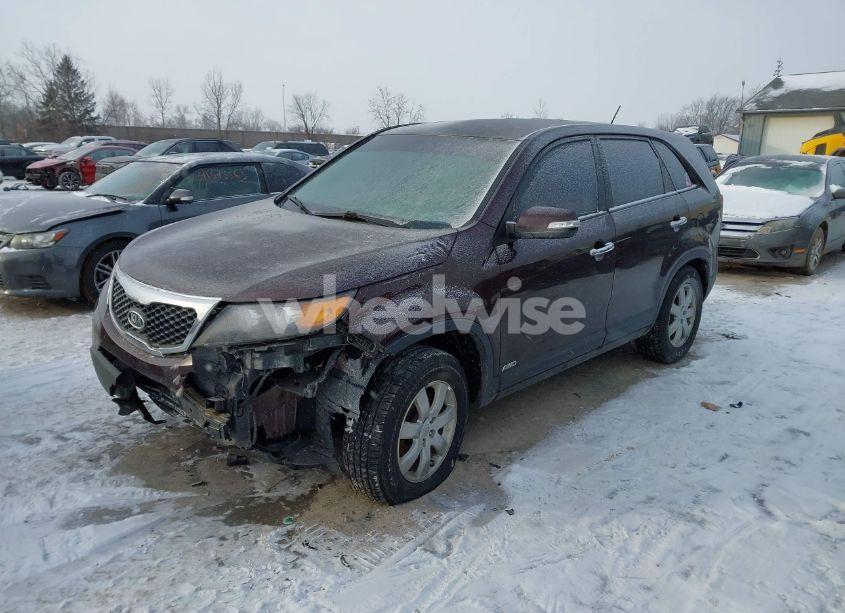 Photo 2 of 2011 Kia Sorento LX (VIN 5XYKTCA10BG081250)