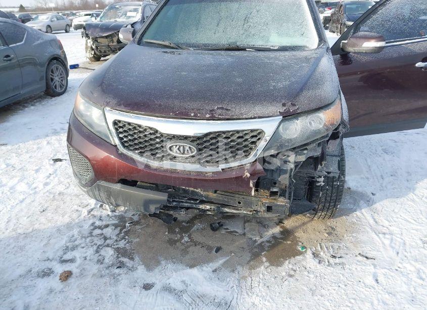 Photo 6 of 2011 Kia Sorento LX (VIN 5XYKTCA10BG081250)