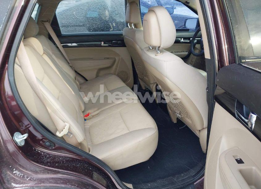 Photo 8 of 2011 Kia Sorento LX (VIN 5XYKTCA10BG081250)