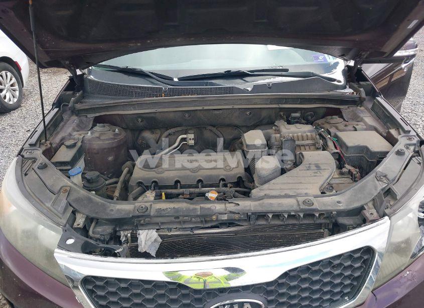 Photo 10 of 2011 Kia Sorento LX (VIN 5XYKTCA10BG112609)