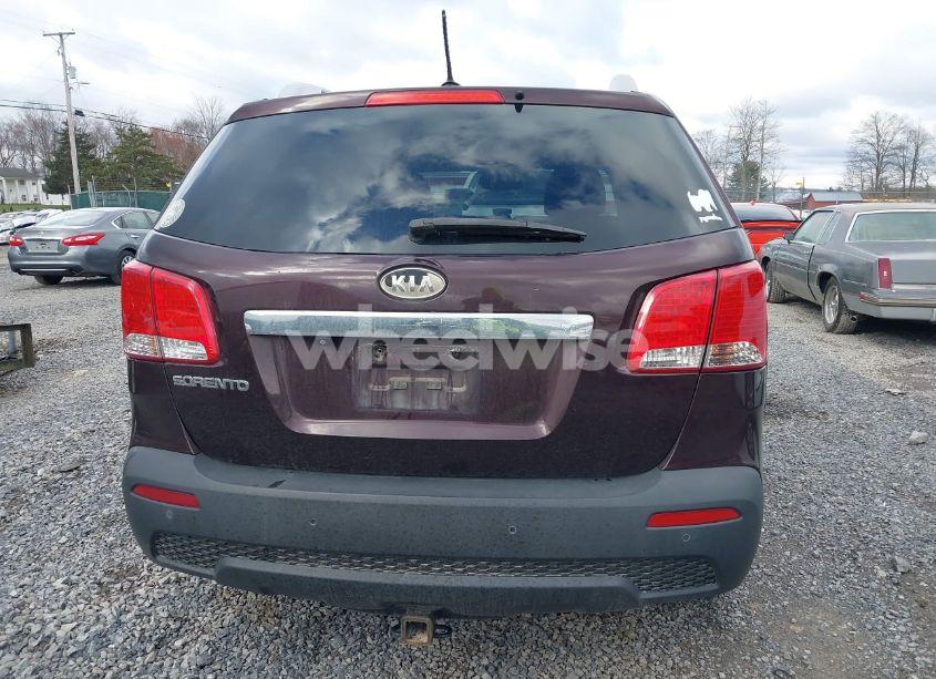 Photo 16 of 2011 Kia Sorento LX (VIN 5XYKTCA10BG112609)
