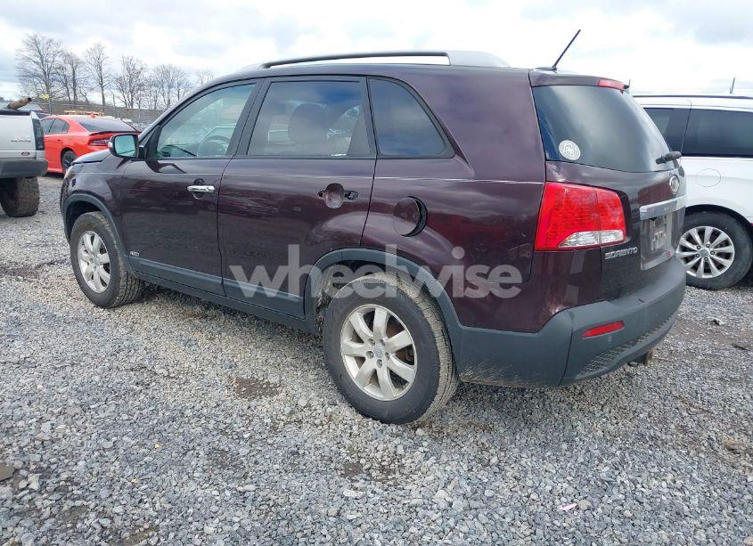 Photo 3 of 2011 Kia Sorento LX (VIN 5XYKTCA10BG112609)
