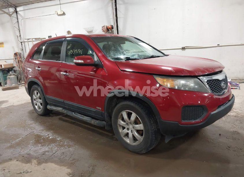 2011 Kia Sorento LX (VIN 5XYKTCA11BG053909) main photo