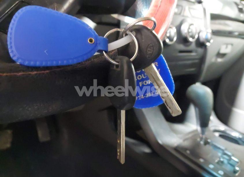 Photo 11 of 2011 Kia Sorento LX (VIN 5XYKTCA11BG053909)