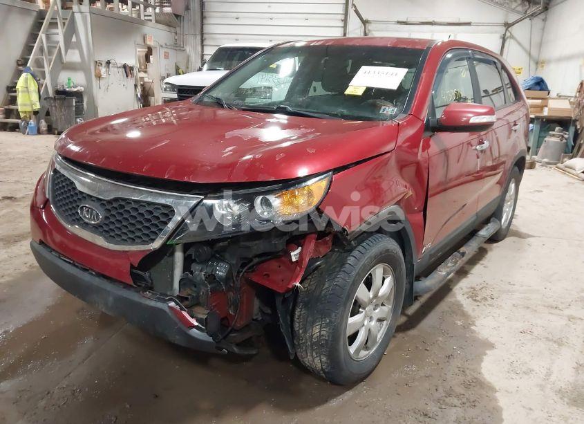 Photo 2 of 2011 Kia Sorento LX (VIN 5XYKTCA11BG053909)