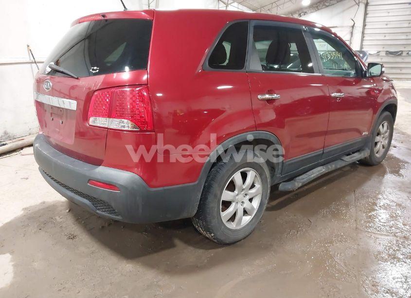 Photo 4 of 2011 Kia Sorento LX (VIN 5XYKTCA11BG053909)