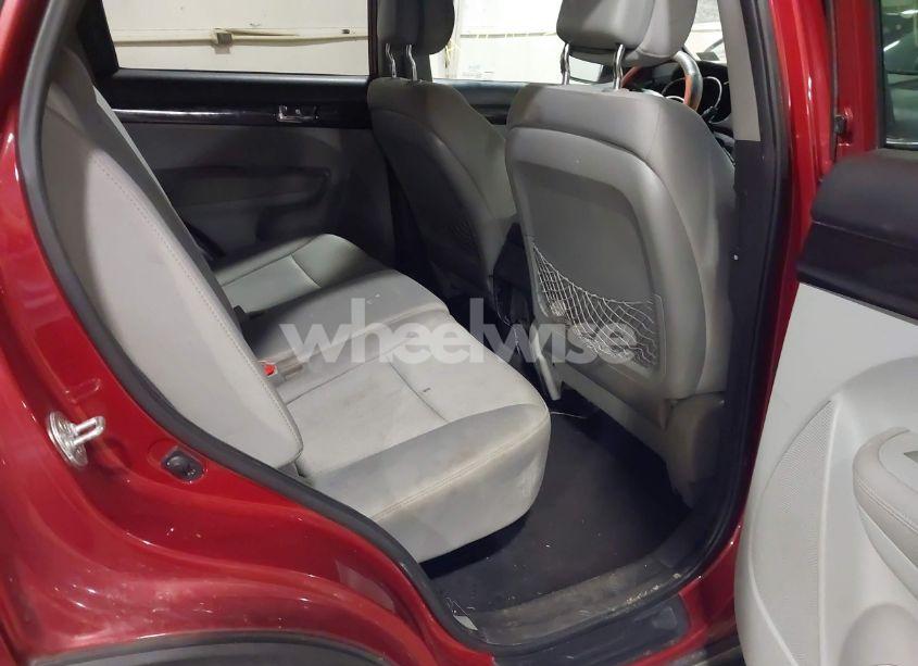 Photo 8 of 2011 Kia Sorento LX (VIN 5XYKTCA11BG053909)