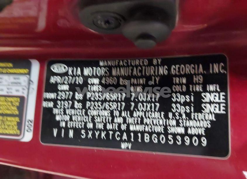 Photo 9 of 2011 Kia Sorento LX (VIN 5XYKTCA11BG053909)