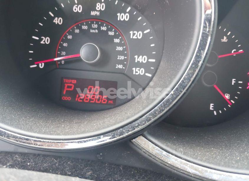 Photo 6 of 2011 Kia Sorento LX (VIN 5XYKTCA11BG164847)