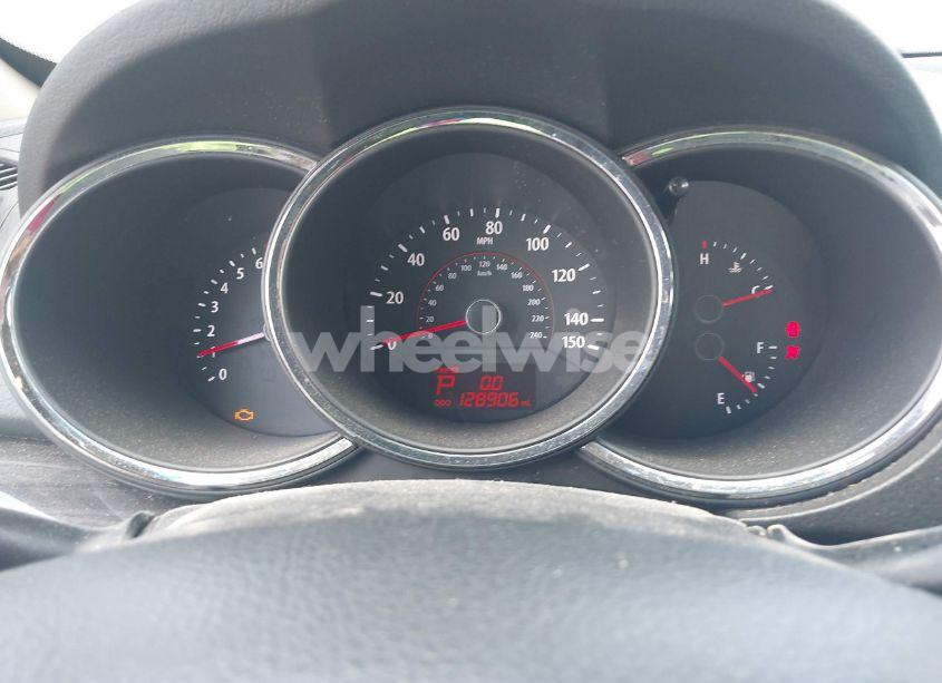 Photo 7 of 2011 Kia Sorento LX (VIN 5XYKTCA11BG164847)