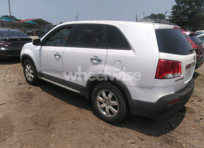 Photo 3 of 2011 Kia Sorento LX (VIN 5XYKTCA11BG180546)