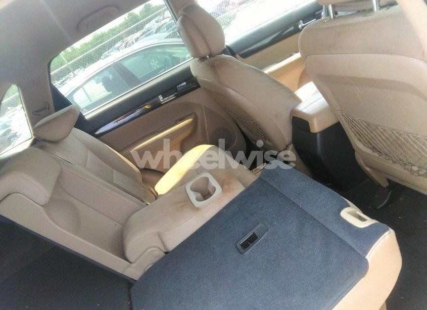 Photo 8 of 2011 Kia Sorento LX (VIN 5XYKTCA11BG180546)