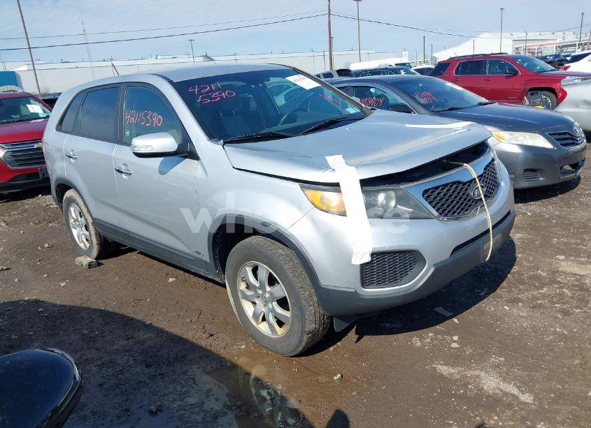 2011 Kia Sorento LX (VIN 5XYKTCA12BG014522) main photo