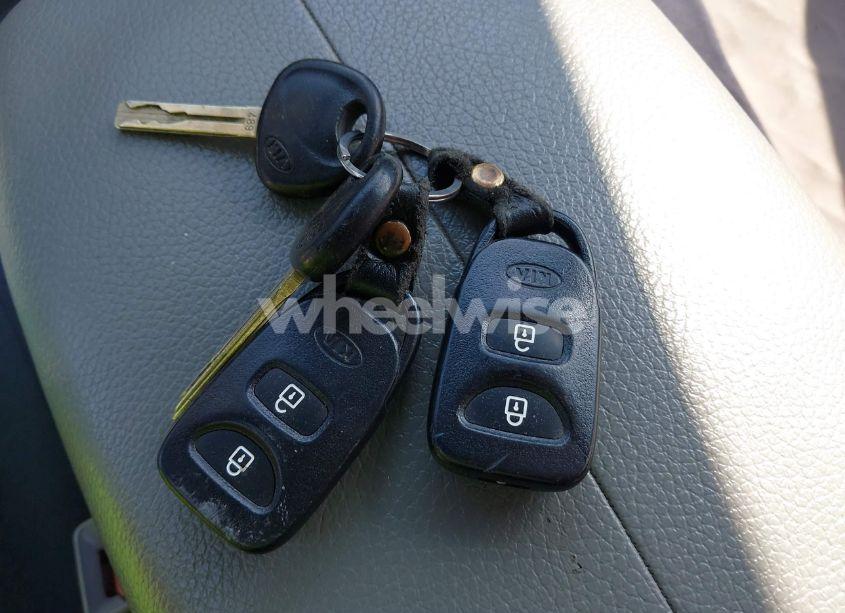Photo 11 of 2011 Kia Sorento LX (VIN 5XYKTCA12BG014522)