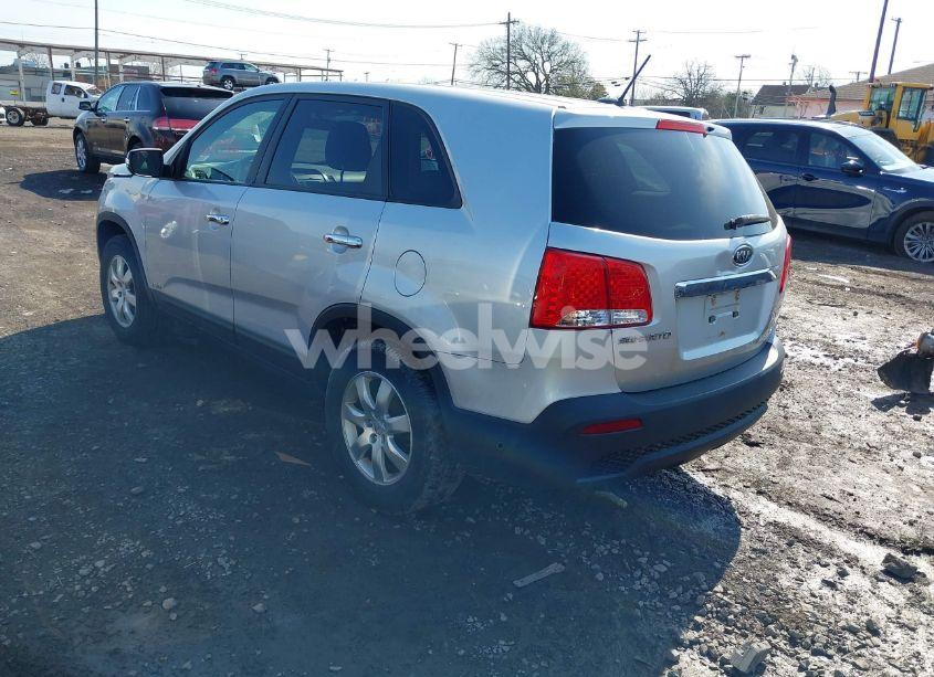 Photo 3 of 2011 Kia Sorento LX (VIN 5XYKTCA12BG014522)