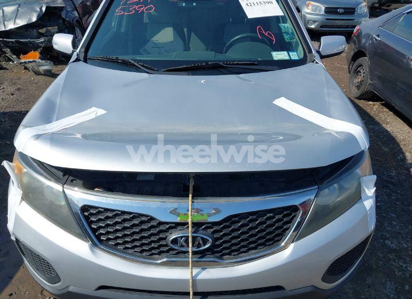 Photo 6 of 2011 Kia Sorento LX (VIN 5XYKTCA12BG014522)