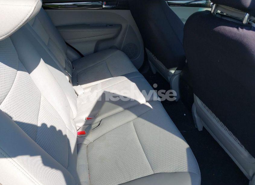 Photo 8 of 2011 Kia Sorento LX (VIN 5XYKTCA12BG014522)