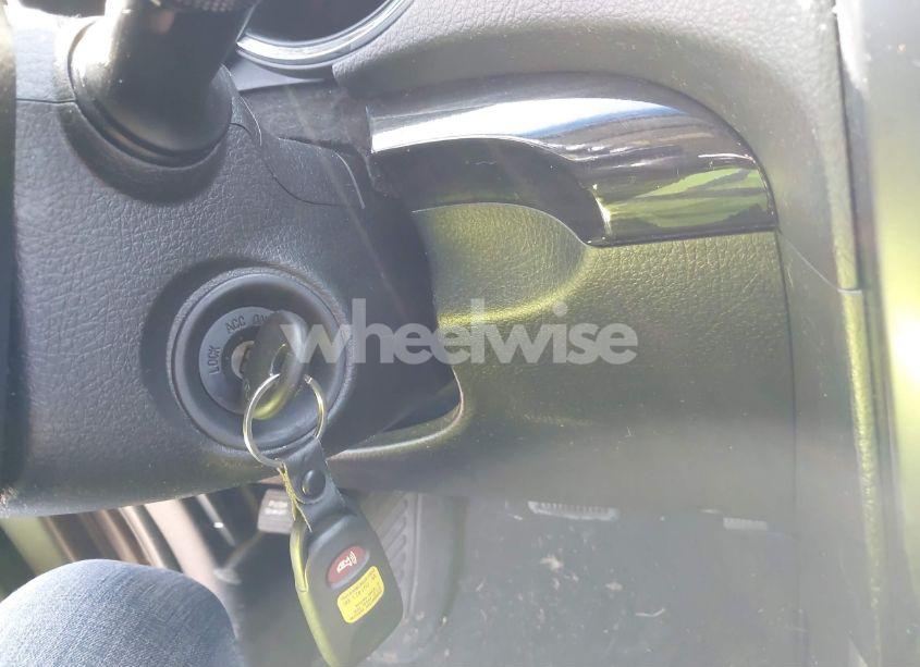 Photo 11 of 2011 Kia Sorento LX (VIN 5XYKTCA12BG074526)