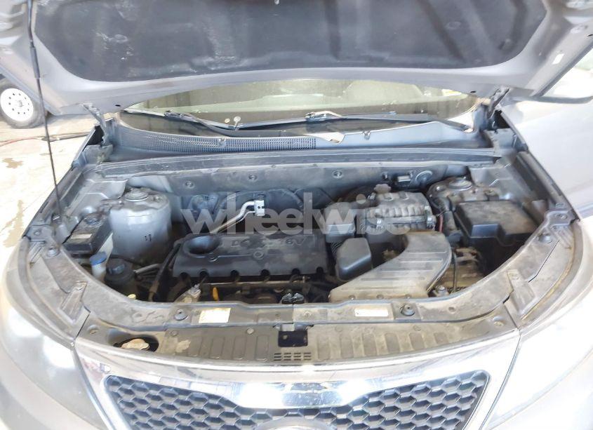 Photo 10 of 2011 Kia Sorento LX (VIN 5XYKTCA13BG001634)