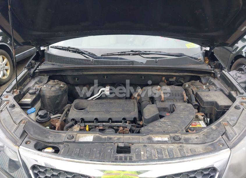 Photo 10 of 2011 Kia Sorento LX (VIN 5XYKTCA13BG022340)