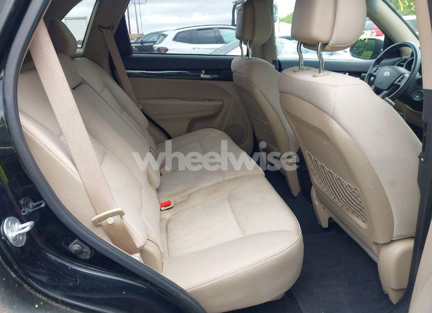 Photo 8 of 2011 Kia Sorento LX (VIN 5XYKTCA13BG022340)