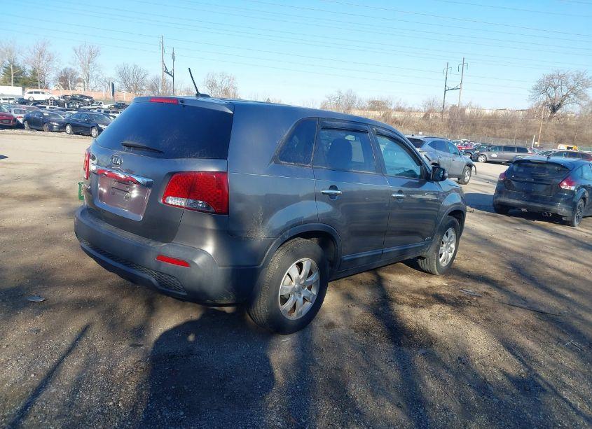 Photo 4 of 2011 Kia Sorento LX (VIN 5XYKTCA13BG072977)