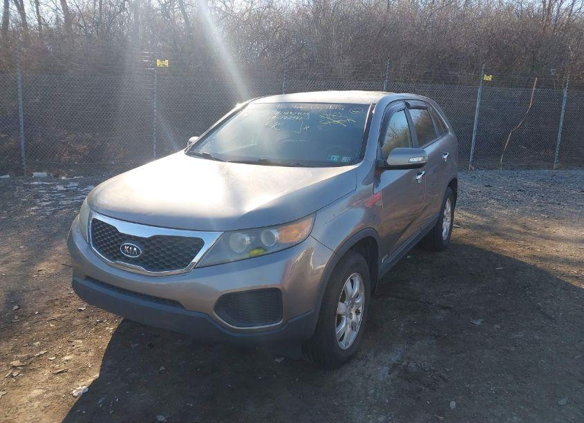 Photo 6 of 2011 Kia Sorento LX (VIN 5XYKTCA13BG072977)