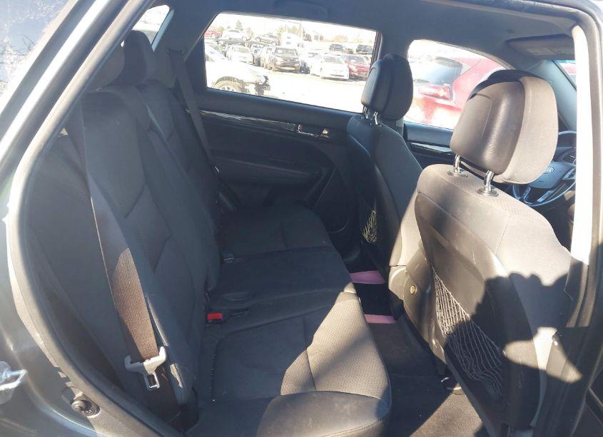 Photo 8 of 2011 Kia Sorento LX (VIN 5XYKTCA13BG072977)