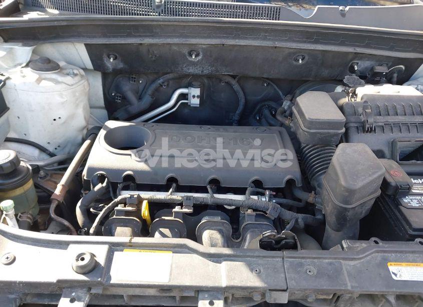 Photo 10 of 2011 Kia Sorento LX (VIN 5XYKTCA13BG118517)