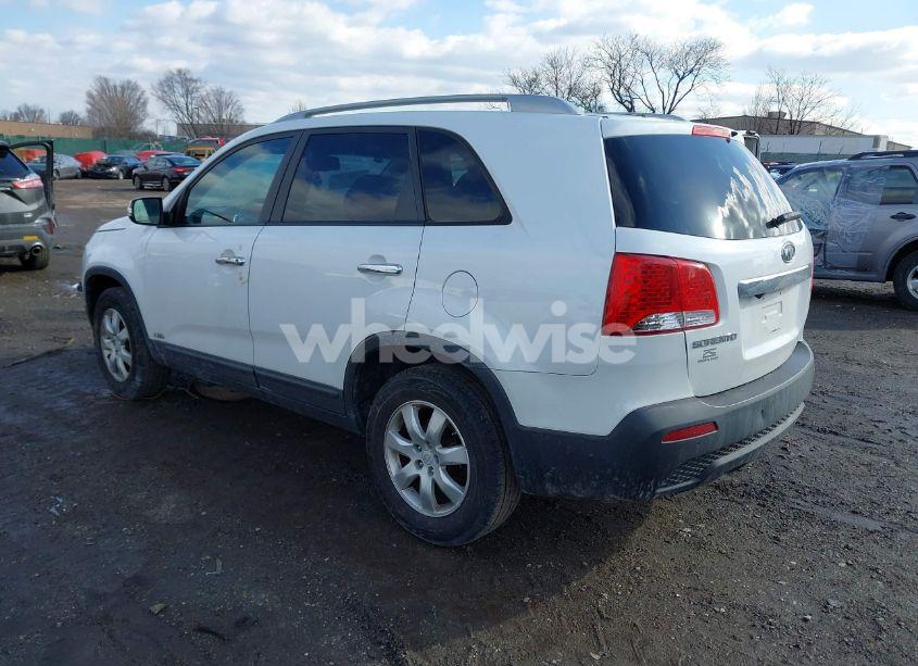Photo 3 of 2011 Kia Sorento LX (VIN 5XYKTCA13BG118517)