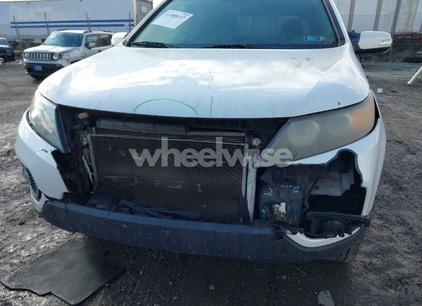 Photo 6 of 2011 Kia Sorento LX (VIN 5XYKTCA13BG118517)