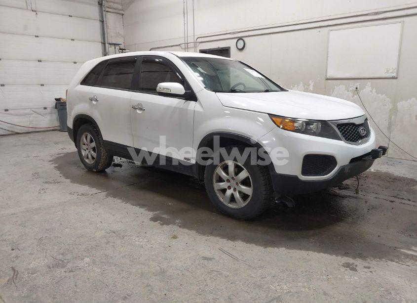 2011 Kia Sorento LX (VIN 5XYKTCA14BG008527) main photo