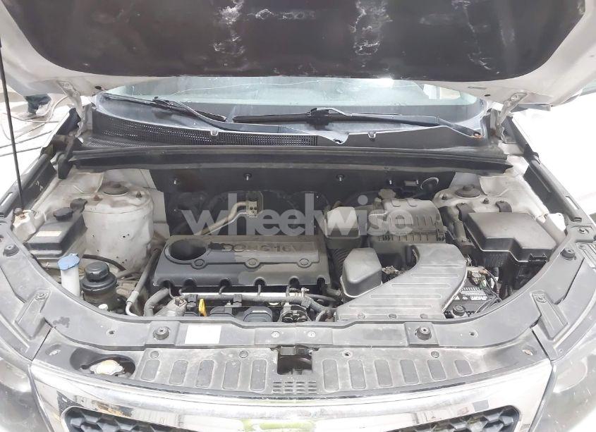 Photo 10 of 2011 Kia Sorento LX (VIN 5XYKTCA14BG008527)