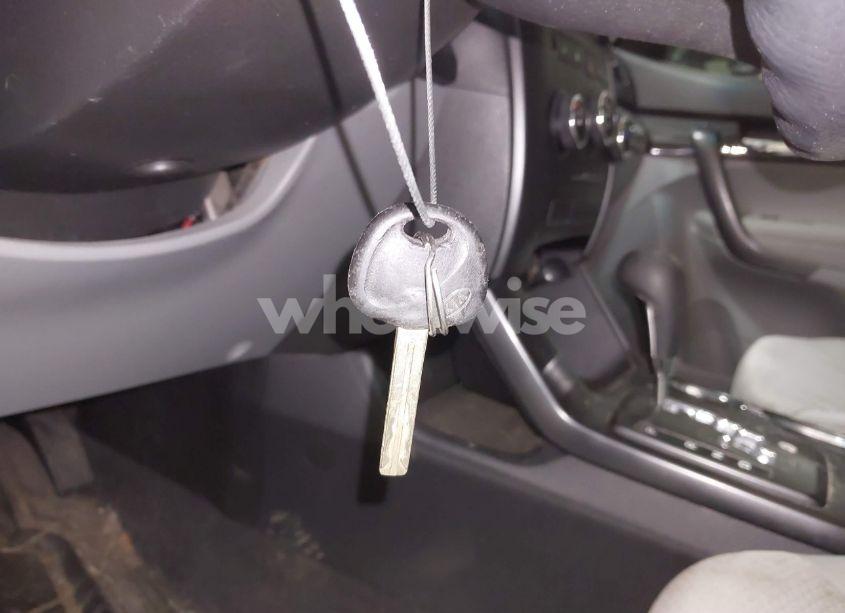 Photo 11 of 2011 Kia Sorento LX (VIN 5XYKTCA14BG008527)