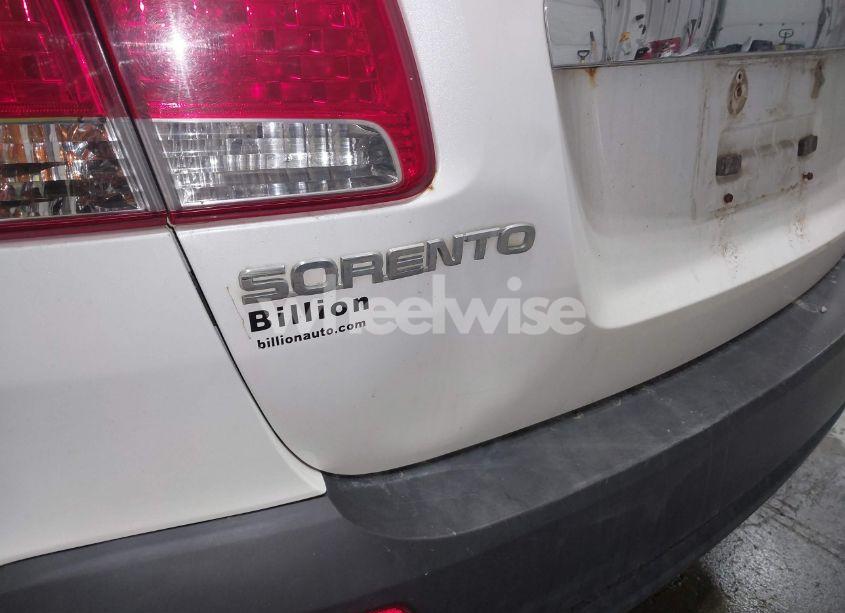 Photo 6 of 2011 Kia Sorento LX (VIN 5XYKTCA14BG008527)