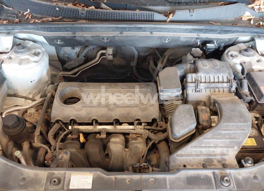 Photo 10 of 2011 Kia Sorento LX (VIN 5XYKTCA14BG042936)