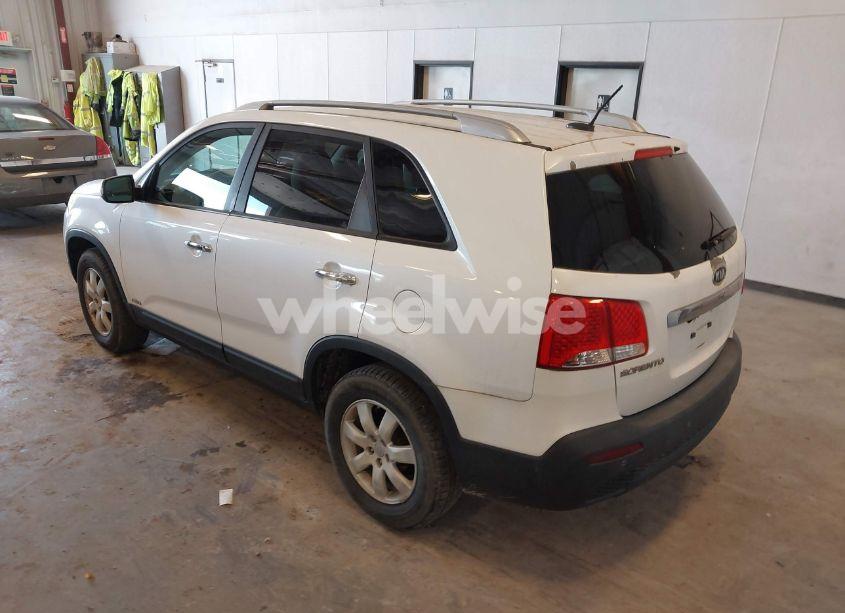 Photo 3 of 2011 Kia Sorento LX (VIN 5XYKTCA14BG042936)