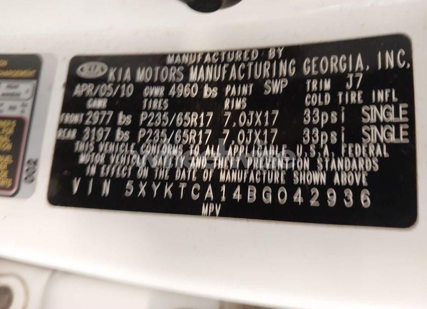 Photo 9 of 2011 Kia Sorento LX (VIN 5XYKTCA14BG042936)