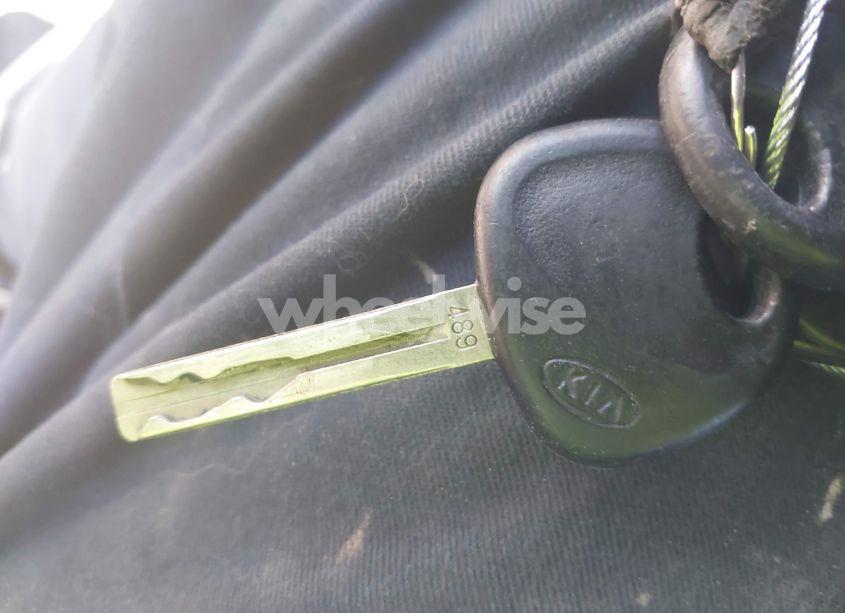 Photo 11 of 2011 Kia Sorento LX (VIN 5XYKTCA14BG079081)