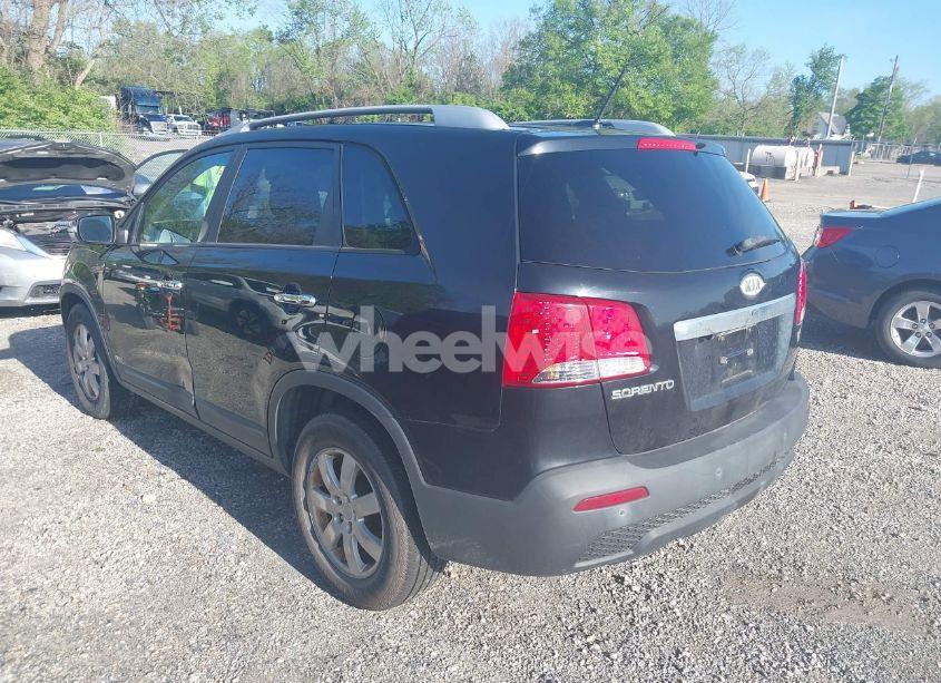 Photo 3 of 2011 Kia Sorento LX (VIN 5XYKTCA14BG079081)