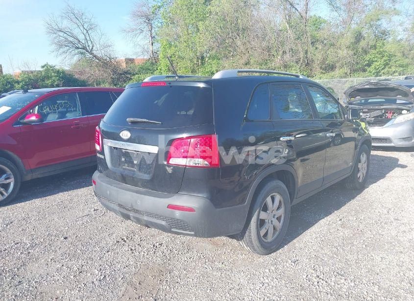 Photo 4 of 2011 Kia Sorento LX (VIN 5XYKTCA14BG079081)